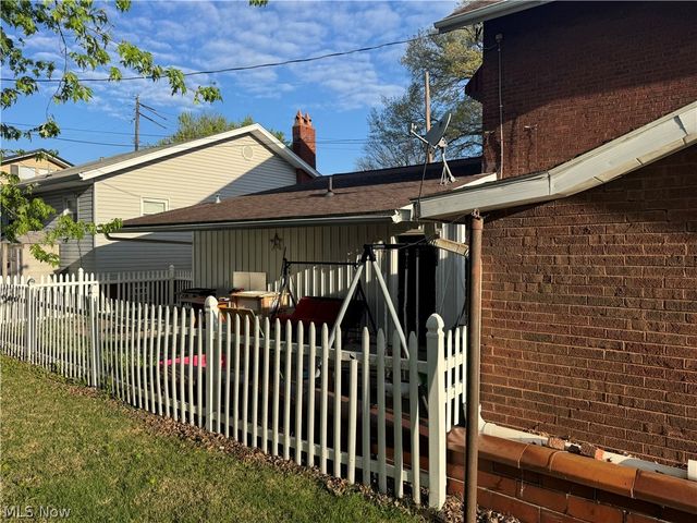 936 N Main Street, Uhrichsville, OH 44683