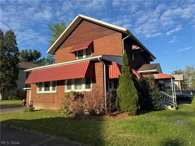 936 N Main Street, Uhrichsville, OH 44683