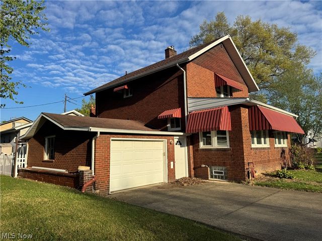 936 N Main Street, Uhrichsville, OH 44683