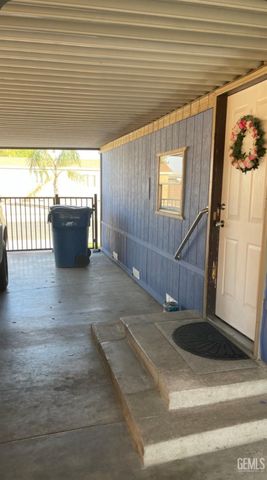 5511 Pine Springs Way, Bakersfield, CA 93313