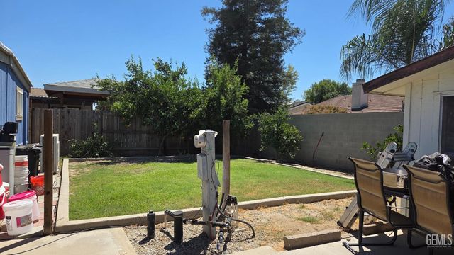 5511 Pine Springs Way, Bakersfield, CA 93313