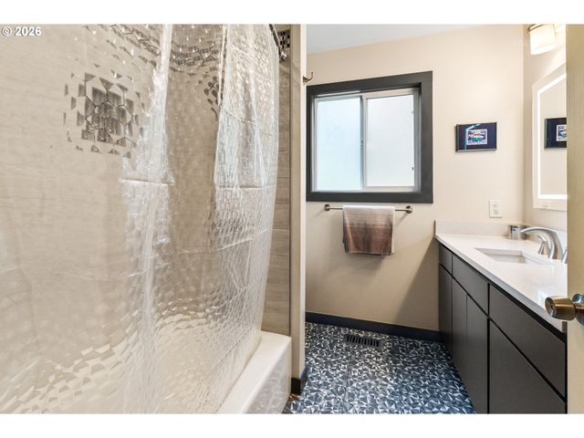 16612 Sw VILLA Rd, Sherwood, OR 97140