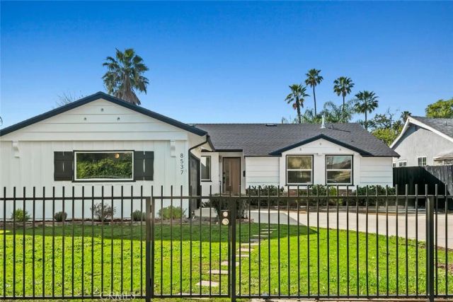 8537 Langdon, North Hills, CA 91343