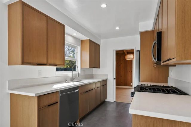 8537 Langdon, North Hills, CA 91343