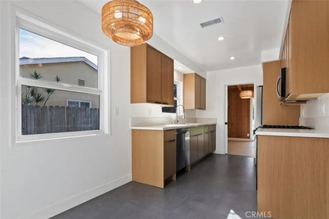 8537 Langdon, North Hills, CA 91343