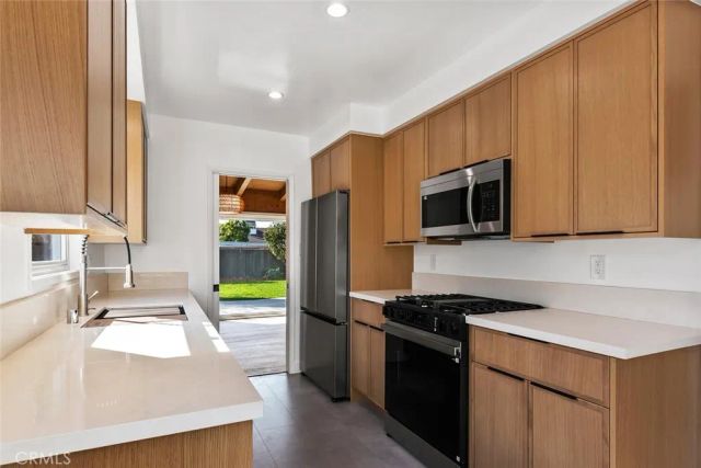 8537 Langdon, North Hills, CA 91343