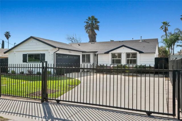 8537 Langdon, North Hills, CA 91343