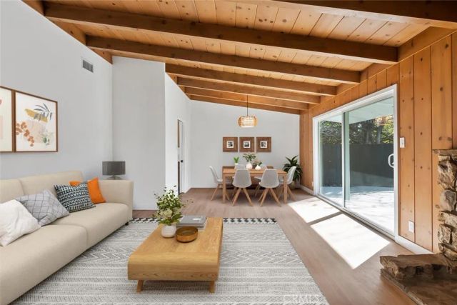 8537 Langdon, North Hills, CA 91343