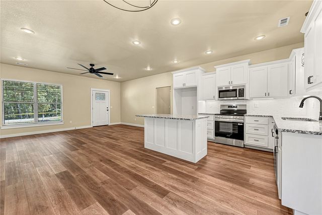 27 Exminster Lane, Bella Vista, AR 72714