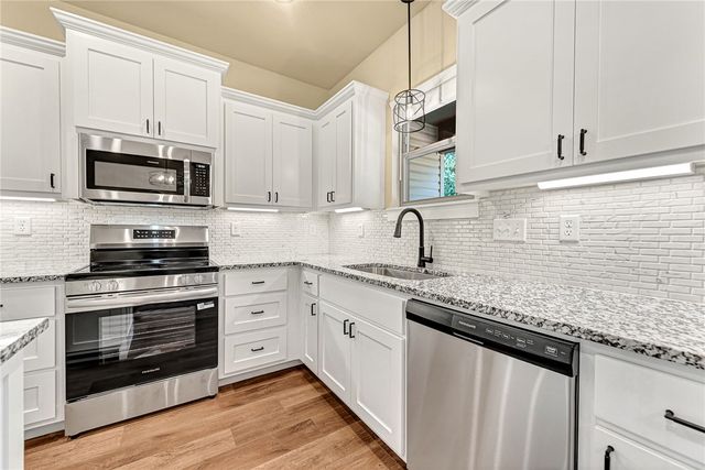 27 Exminster Lane, Bella Vista, AR 72714