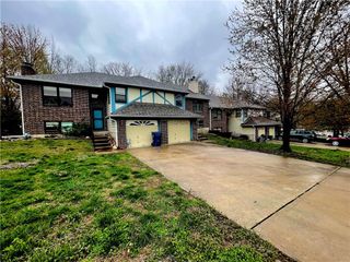 8200 Chas Circle, Pleasant Valley, MO 64068