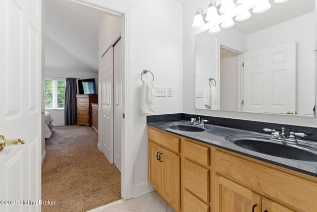 1513 Mahogany Run Dr, La Grange, KY 40031