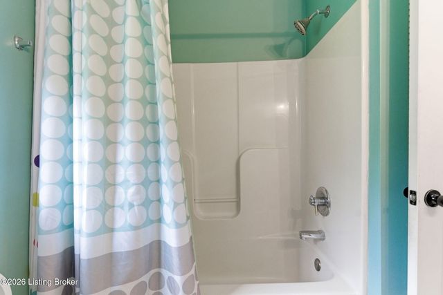 1513 Mahogany Run Dr, La Grange, KY 40031