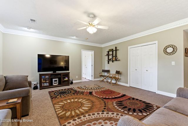 1513 Mahogany Run Dr, La Grange, KY 40031