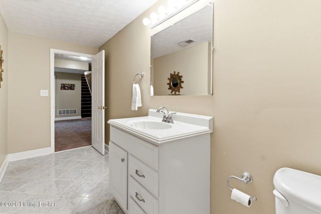 1513 Mahogany Run Dr, La Grange, KY 40031