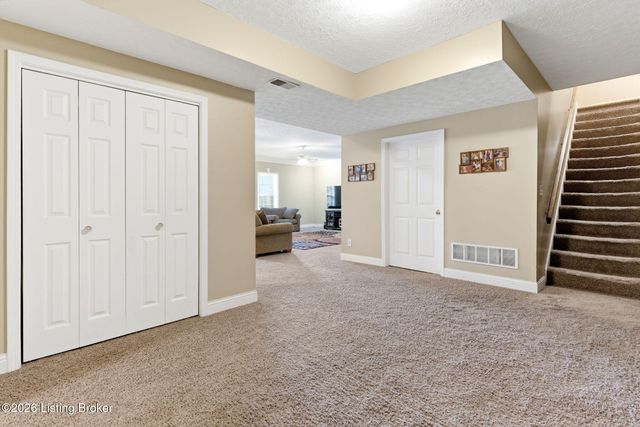 1513 Mahogany Run Dr, La Grange, KY 40031