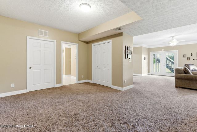 1513 Mahogany Run Dr, La Grange, KY 40031