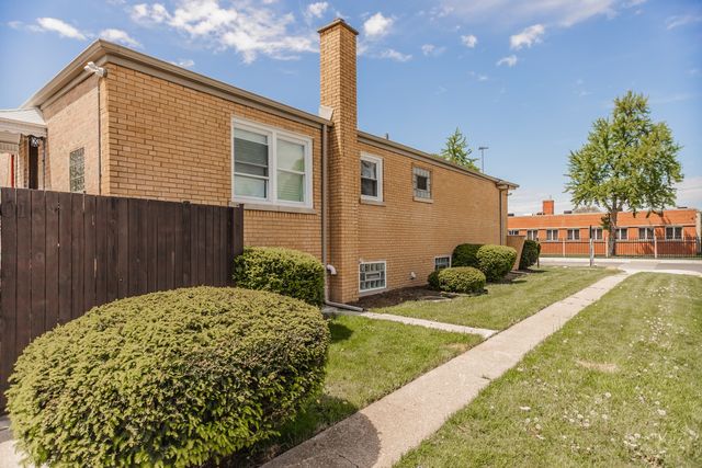 2101 W 82nd Place, Chicago, IL 60620