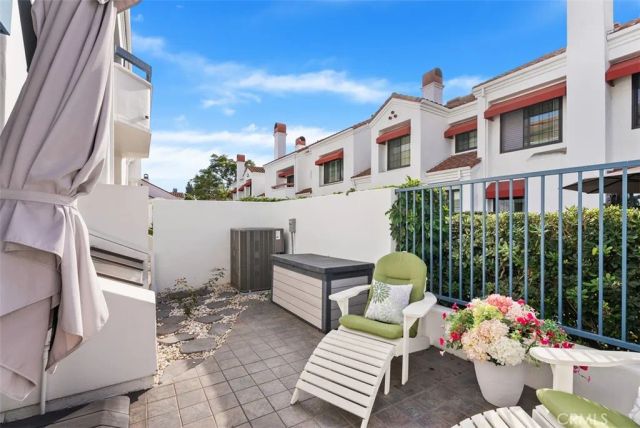 19502 Ranch Lane 112, Huntington Beach, CA 92648