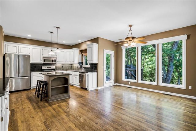 4606 AMINDA Street, Shawnee, KS 66226