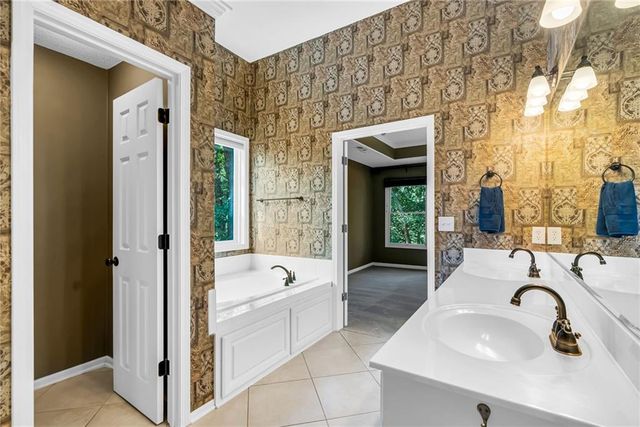 4606 AMINDA Street, Shawnee, KS 66226