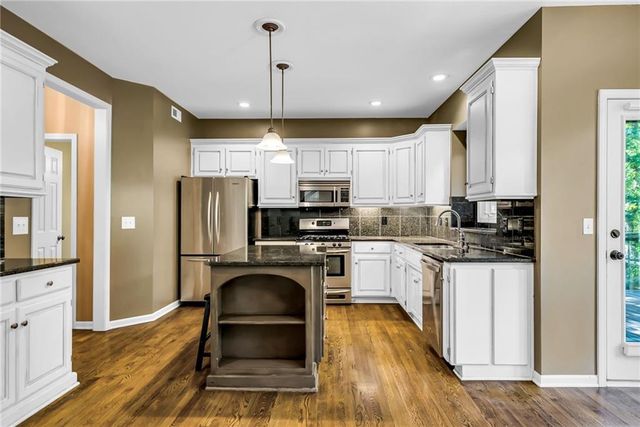 4606 AMINDA Street, Shawnee, KS 66226