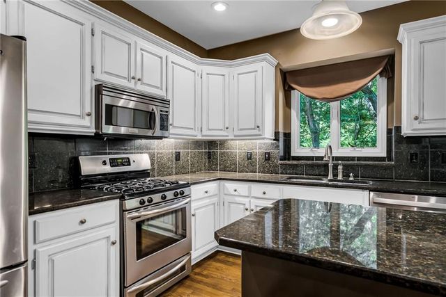 4606 AMINDA Street, Shawnee, KS 66226