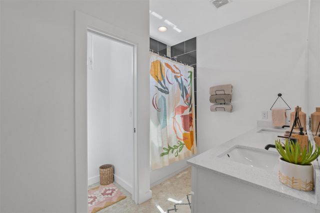 2411 E 11th ST 1, Austin, TX 78702