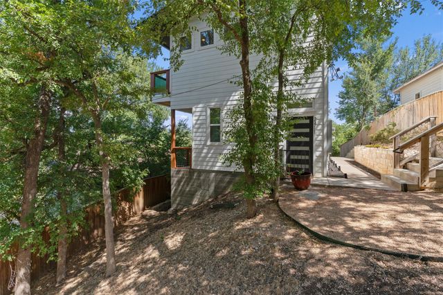 2411 E 11th ST 1, Austin, TX 78702