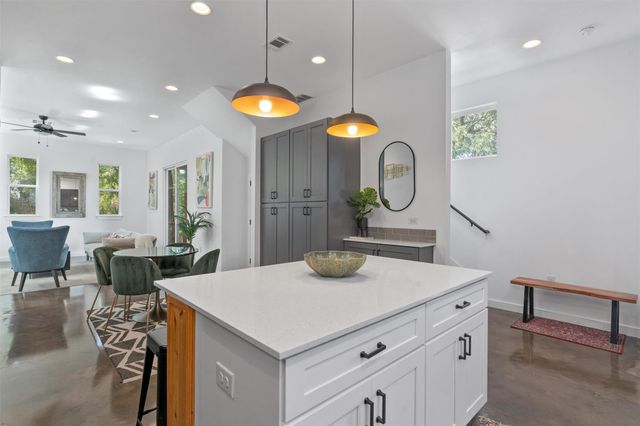 2411 E 11th ST 1, Austin, TX 78702