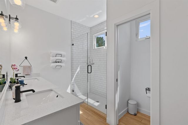 2411 E 11th ST 1, Austin, TX 78702