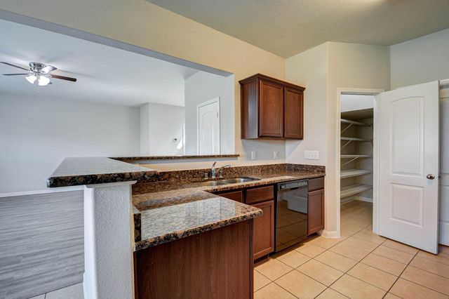 9402 Gold Mountain Drive, Rosharon, TX 77583
