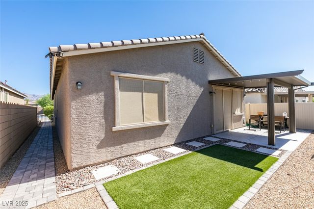 221 Mountain Cedar Court, North Las Vegas, NV 89031