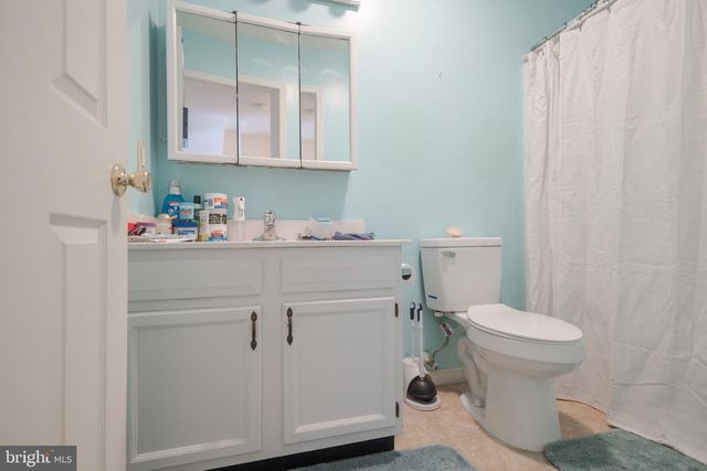 32 JUDGES CT, Inwood, WV 25428