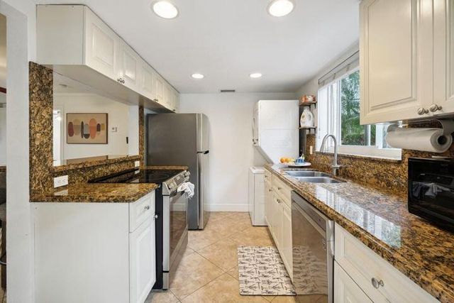 49 SE 7th Avenue 1, Delray Beach, FL 33445