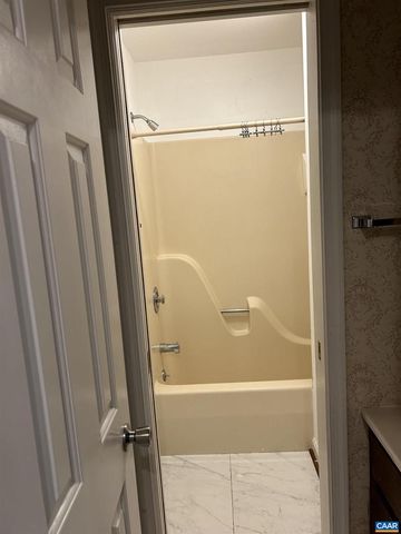 1000 HUNTWOOD LN, Charlottesville, VA 22901