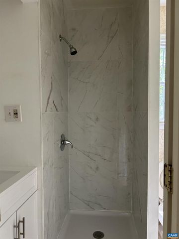 1000 HUNTWOOD LN, Charlottesville, VA 22901