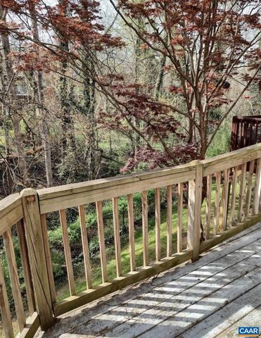 1000 HUNTWOOD LN, Charlottesville, VA 22901