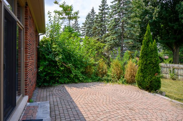 4877 Davis Court, Troy, MI 48085