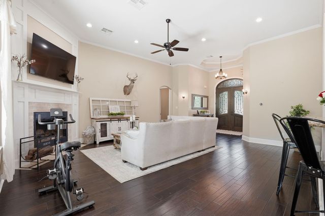 4215 Longhorn Drive, Cleveland, TX 77328