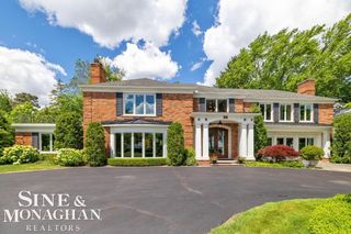529 Lake Shore Road, Grosse Pointe Shores, MI 48236