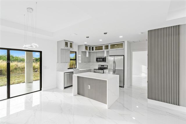 140 Pennfield St, Lehigh Acres, FL 33974