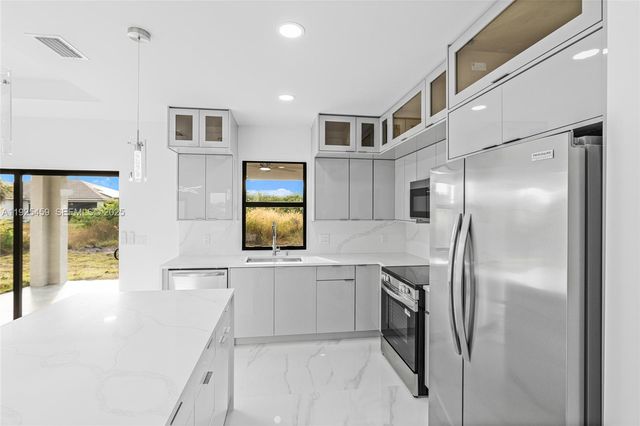 140 Pennfield St, Lehigh Acres, FL 33974