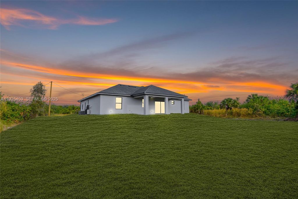 140 Pennfield St, Lehigh Acres, FL 33974