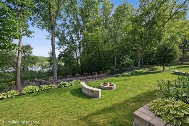 207 Lions Court, Lake Zurich, IL 60047