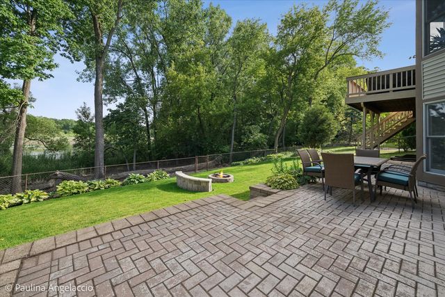 207 Lions Court, Lake Zurich, IL 60047