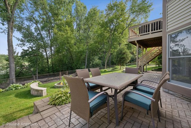 207 Lions Court, Lake Zurich, IL 60047