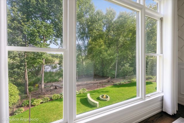 207 Lions Court, Lake Zurich, IL 60047