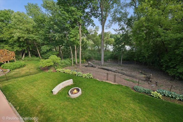 207 Lions Court, Lake Zurich, IL 60047