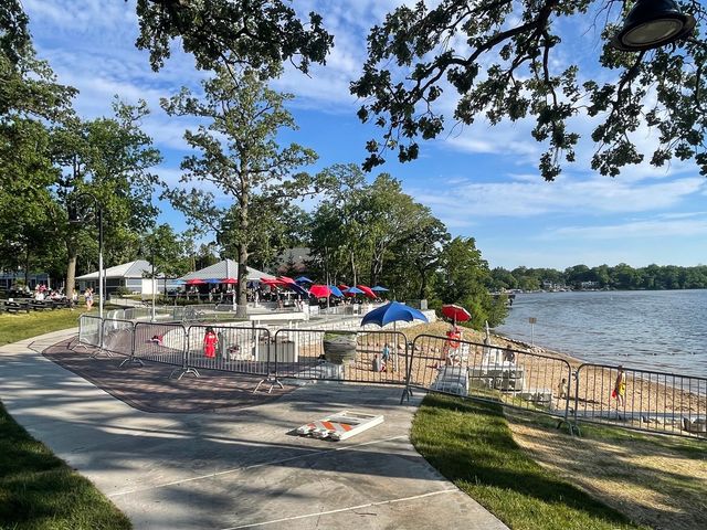 207 Lions Court, Lake Zurich, IL 60047